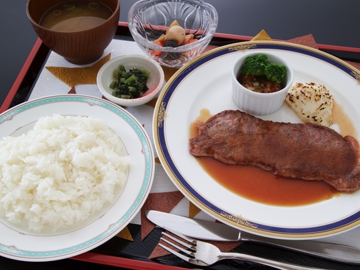 【夕食付】3種から選べるご夕食　温泉の後はゆったりレストランで舌鼓♪